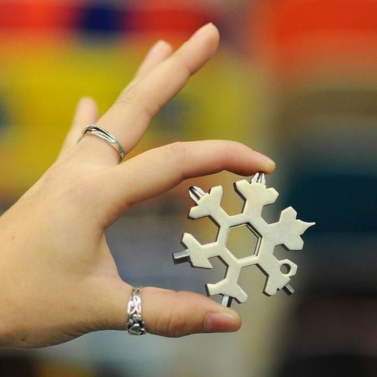 Amenitee 15-in-1 Schneeflocke Form Multitool